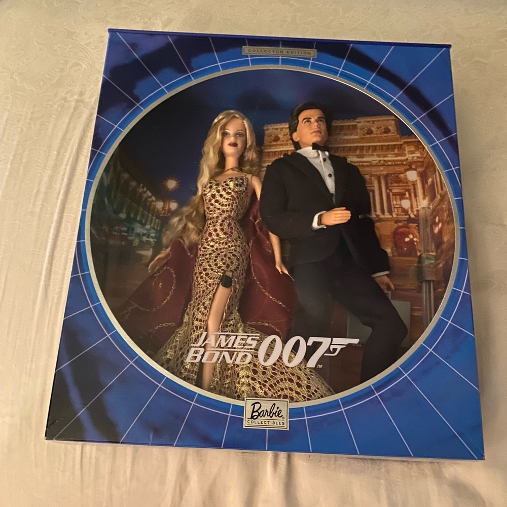 James Bond 007 Vintage 2002 Barbie and Ken!!